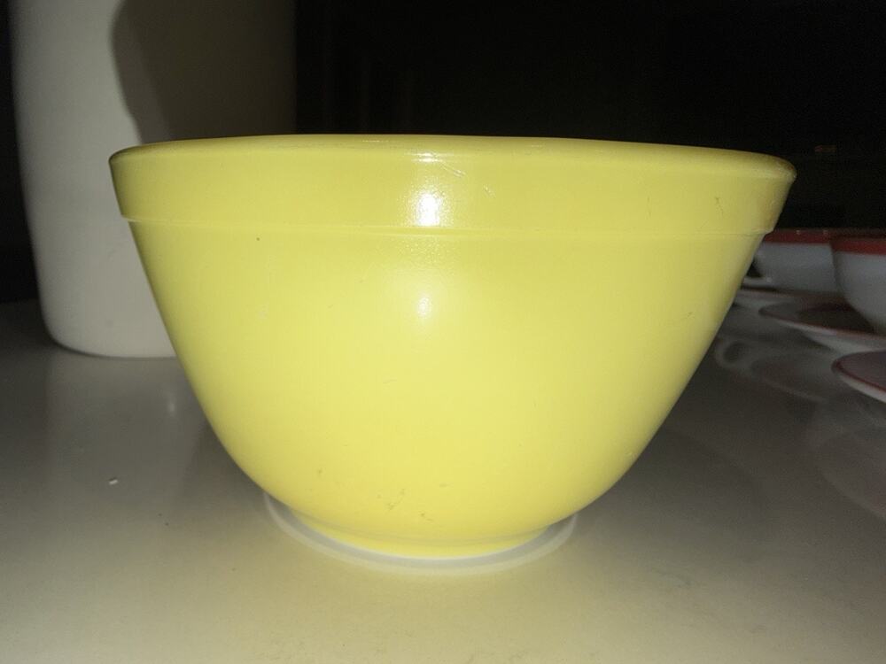 Pyrex Vintage Yellow Bowl 40 L 1 -1/2 PT Ovenware